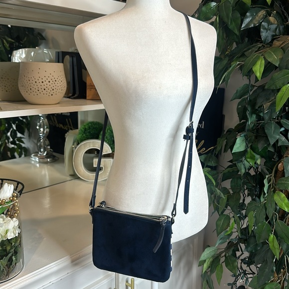 NWOT Old Navy Striped Blue/White Fabric & Blue Faux Suede Crossbody - Picture 4 of 16